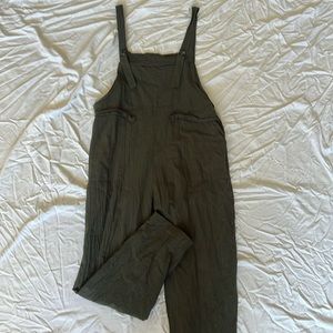 Green Romper/Overalls Size Medium